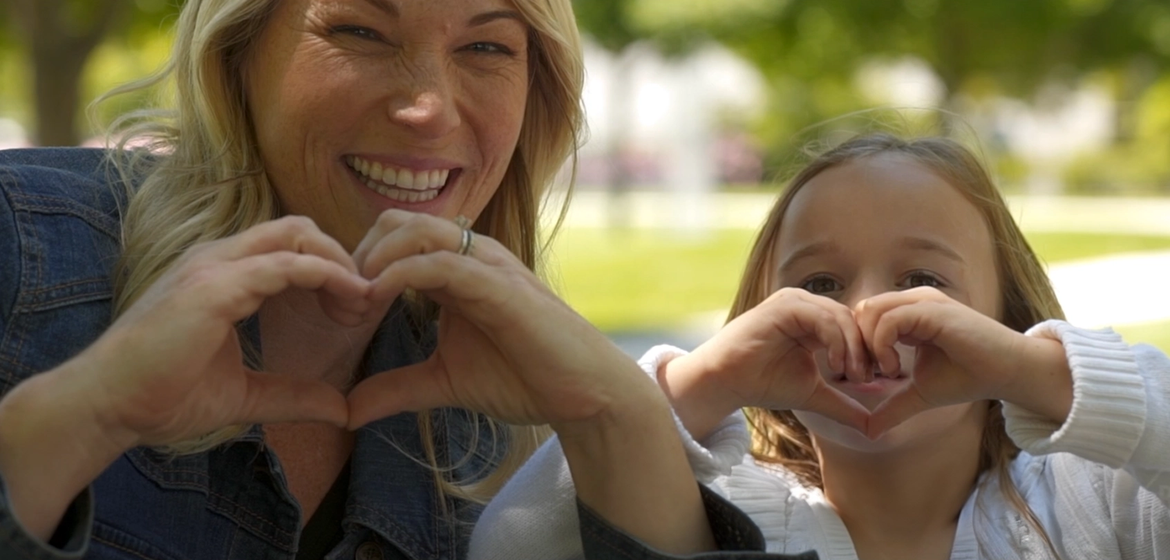 Historia Kristiny i jej córki Cameron, która korzystała z transfuzji krwi w trakcie leczenia młodzieńczego żółtakoziarniniaka. Bezpieczna krew to prawdziwy dar.