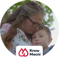 Historia Tabity i jej syna Ketcha, który w trakcie licznych operacji na serce potrzebował krwi z rzadkiej grupy A(Rh-), którą otrzymał dzięki krwiodawcom.